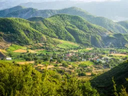 Elbasan, Albanien – en historisk by, kendt for sin osmanniske fæstning, gamle moskéer og livlige kulturarv