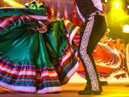 Fest og farver på dansegulvet