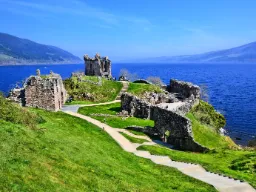 Urquhart-slotsruinen ved Loch Ness