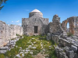 Ruinerne af Panagia tou Sinti-klosteret, et af de mest betydningsfulde, men samtidig mest afsidesliggende klostre på Cypern