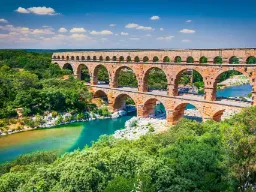 Den berømte Pont du Gard, en romersk akvæduktbro i det sydlige Frankrig bygget i det 1. århundrede e.Kr.