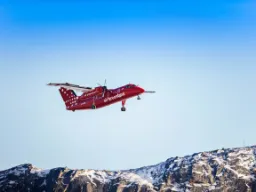 Lettende fly over Kangerlussuaq Airport Lettende fly over Kangerlussuaq Airport