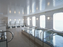 Et traditionelt japansk onsen-bad på færgen til Maizuru