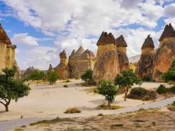 Fe-skorstene ("Fairy Chimneys") skabt af naturlig erosion