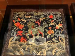 Traditionelt kinesisk embedsbroderi, ofte kaldet en mandarin firkant Traditionelt kinesisk embedsbroderi, ofte kaldet en mandarin firkant