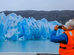 Grey-gletsjeren i Torres del Paine Nationalpark er blå pga lavt iltindhold