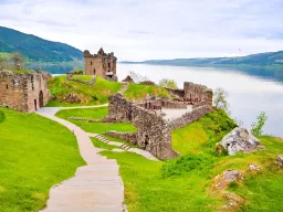 Urquhart-slotsruinen ved Loch Ness