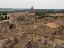 Byen Uzès er kendt for sit middelalderlige centrum, smalle gader og charmerende pladser