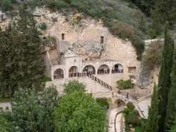 Agios Neophytos-kloster, som ligger i en dal ca. 10 km nord for Paphos