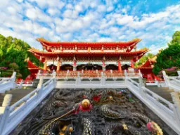 Wenwu-templet ved Sol‑og Månesøen Wenwu-templet ved Sol‑og Månesøen