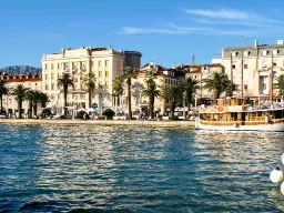 Havnefronten i Split - kendt som Riva-promenaden
