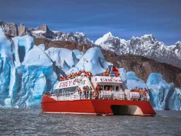 Turistbåd ved Grey-gletsjeren i Torres del Paine Nationalpark