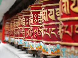 Bønnehjul, som man drejer med uret, mens man beder