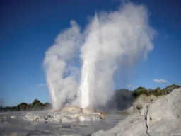 Pōhutu Geyser ligger i det geotermiske område i Rotorua