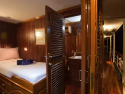 Kahyt med bad og toilet Kahyt med bad og toilet