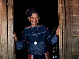 Vietnamesisk kvinde i traditionel dragt Vietnamesisk kvinde i traditionel dragt