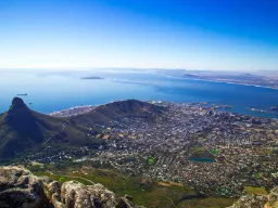 Cape Town med Taffelbjerget, Cape Town Stadium og Robben Island i bugten