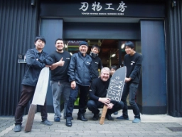 Teamet fra Tower Knives Osaka – eksperter i japansk knivhåndværk