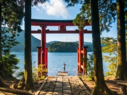 Hakone Shrine Torii-port ved Ashi-søen