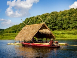 Bambusflåde på floden Kwai