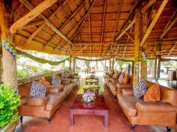 Loungeområde i A’Zambezi River Lodge
