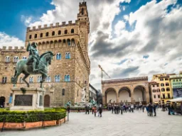 Piazza della Signoria med rytterstatue og Palazzo Vecchio
