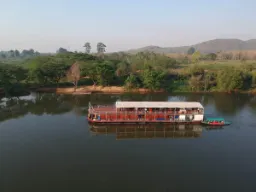 Skibet flyder stille Skibet flyder stille