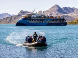 Zodiaclandgang fra vores skib, Ocean Victory