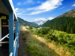 TranzAlpine-toget i New Zealand kører mellem Christchurch og Greymouth