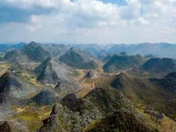 Bjerglandskabet ved Dong Van i Ha Giang-provinsen Bjerglandskabet ved Dong Van i Ha Giang-provinsen