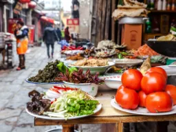 Friske råvarer på en gadebod i Kina