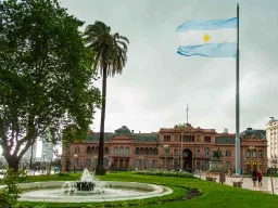 Plaza de Mayo foran La Casa Rosada