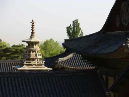 Templet repræsenterer buddhistisk paradis på jorden (“Bulguk” betyder “Buddhas land”). Templet repræsenterer buddhistisk paradis på jorden (“Bulguk” betyder “Buddhas land”).