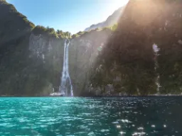 Stirling Falls i Milford Sound er dobbelt så højt som Niagara Falls