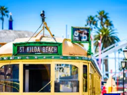 Sporvogn i Melbourne på vej til St. Kilda Beach