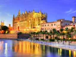 Den gotiske katedral, La Seu i Palma, blev indviet i 1601
