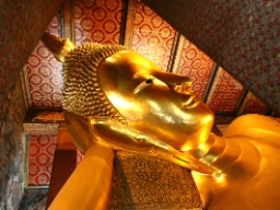 Liggende Buddha-statue i Wat Pho i Bangkok
