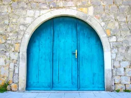 Stilfuld dør i Ston