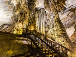 Den magiske Paradis-grotte i Dong Hoi