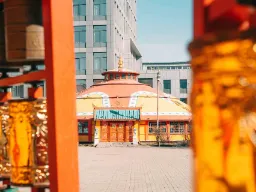 Dashchoilin-klostret i Ulan Bator – et aktivt buddhistisk center formet som en traditionel ger