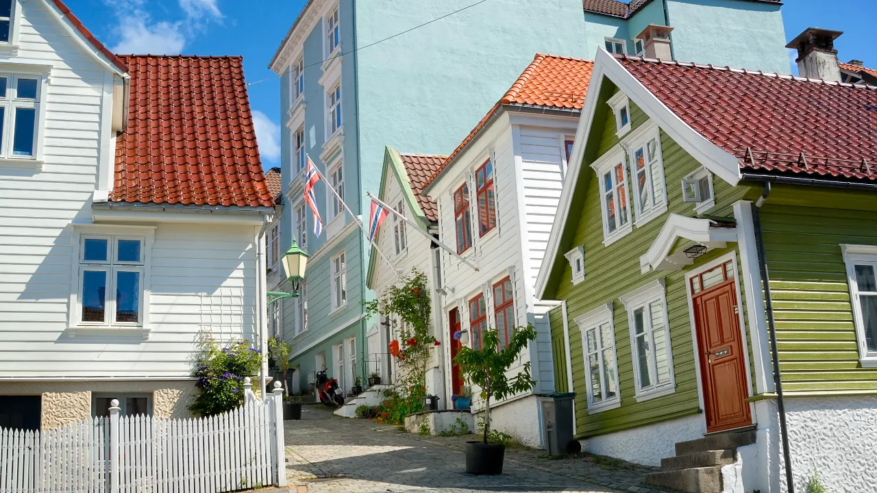 Charmerende træhuse i Bergens gamle bydel Charmerende træhuse i Bergens gamle bydel