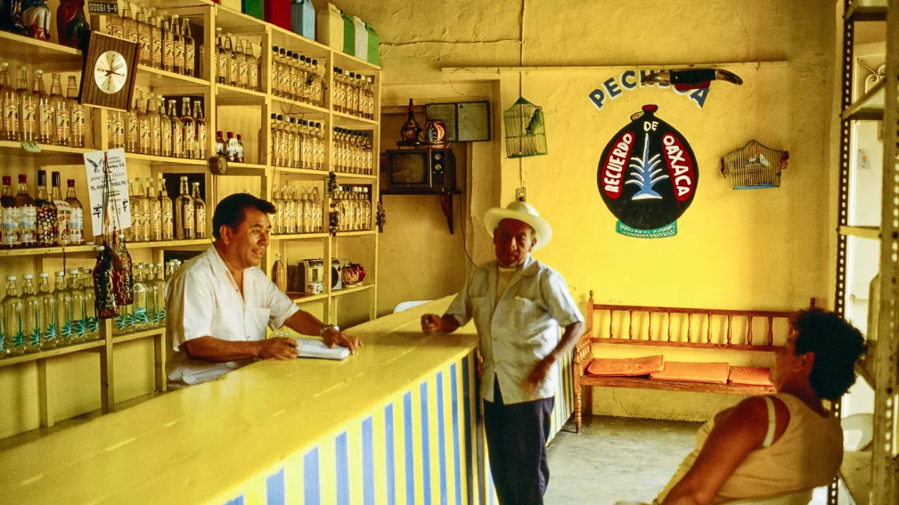 Mezcal-bar med lokale specialiteter Mezcal-bar med lokale specialiteter