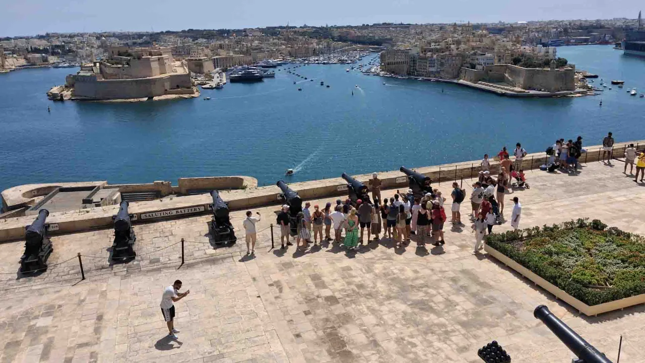Udsigt fra Upper Barrakka Gardens i Valletta Udsigt fra Upper Barrakka Gardens i Valletta