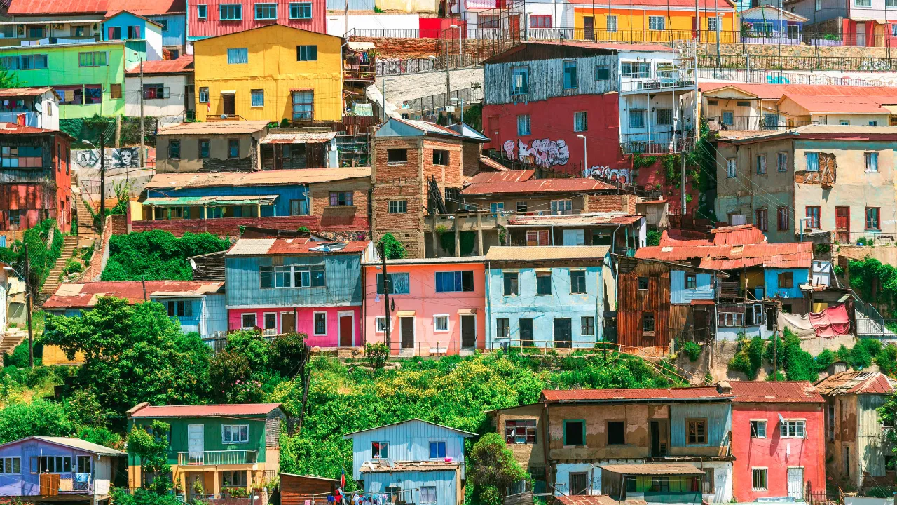 Farverigdom i husene i Valparaiso