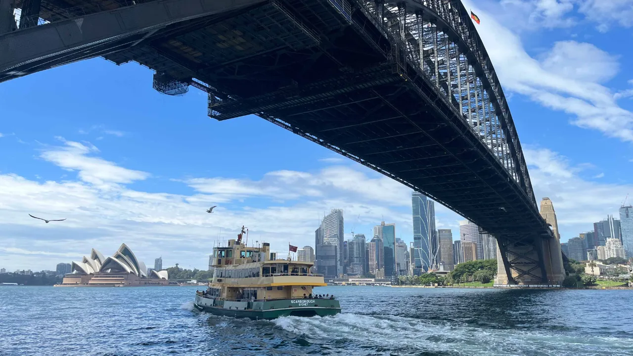 Havnebroen med Sydney Operaen I baggrunden Havnebroen med Sydney Operaen I baggrunden