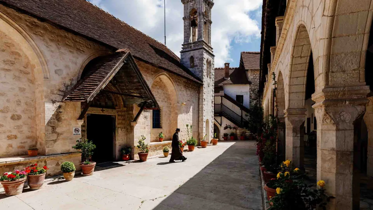 Kykkos-klosteret (Panagia tou Kykkou) er et af de rigeste og mest betydningsfulde klostre på Cypern Kykkos-klosteret (Panagia tou Kykkou) er et af de rigeste og mest betydningsfulde klostre på Cypern