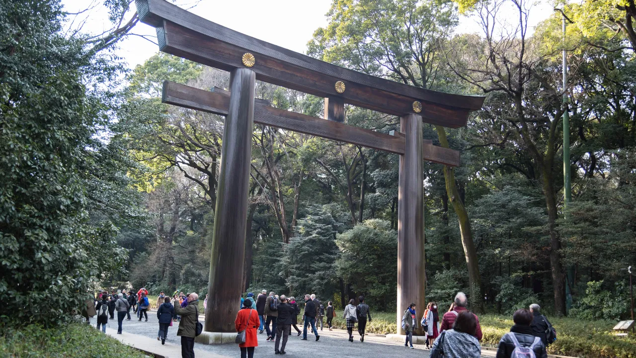 Ved Japans største shintohelligdom, Meiji Jingu Ved Japans største shintohelligdom, Meiji Jingu