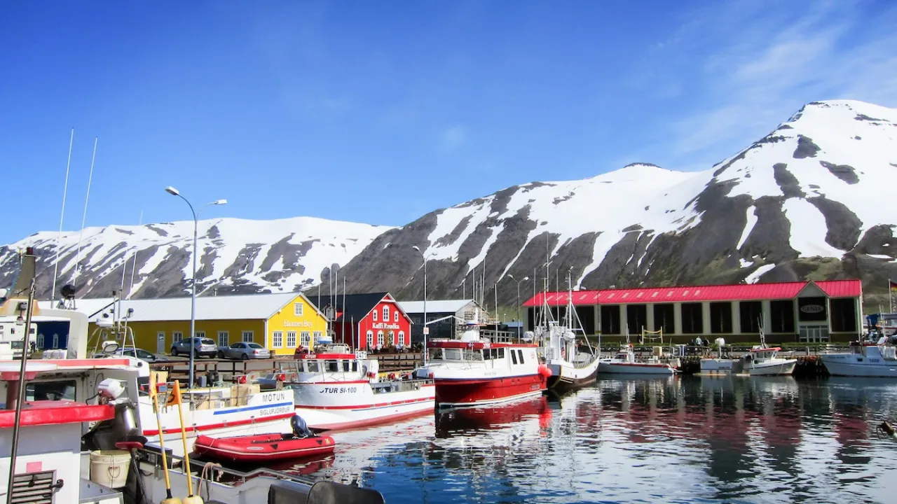 Havnen i Siglufjörður i Nordisland Havnen i Siglufjörður i Nordisland