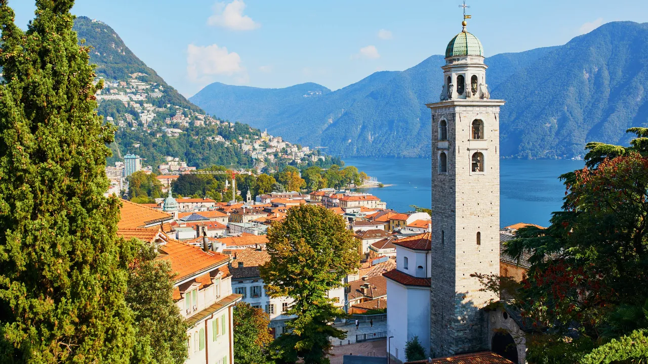 Udsigt over den gamle by i Lugano Udsigt over den gamle by i Lugano