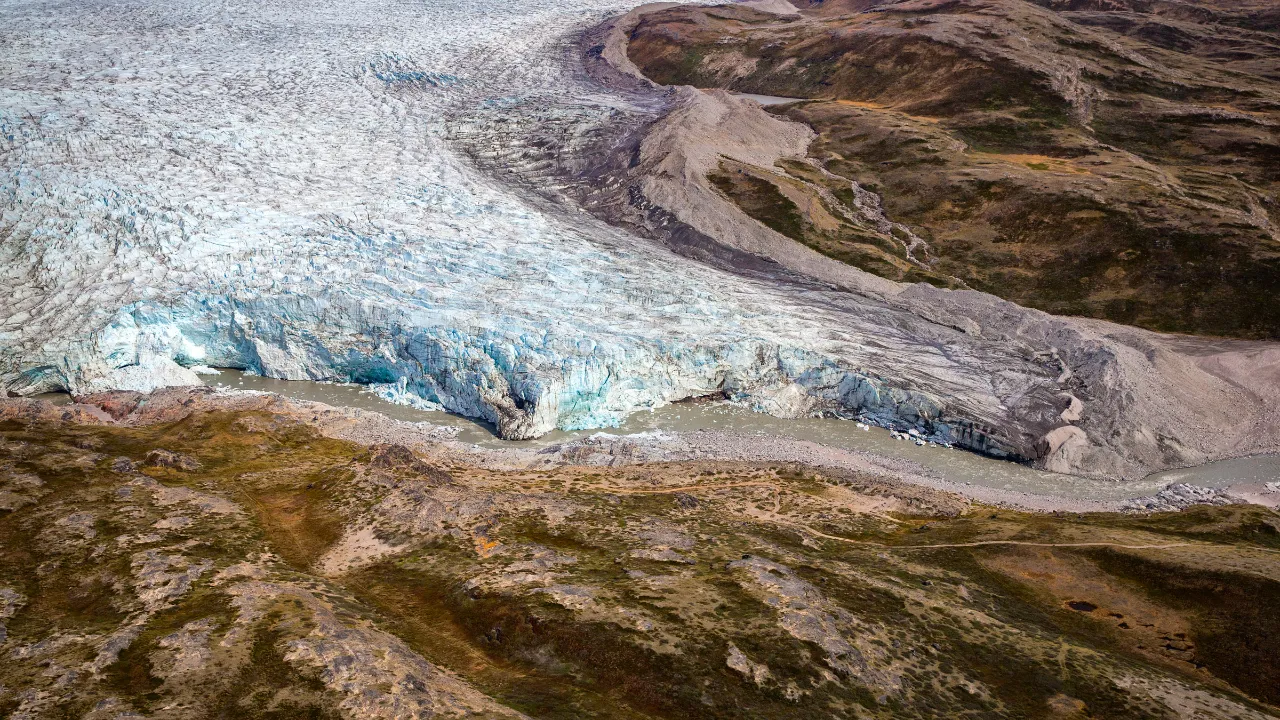 Isfronten på Russel Gletsjeren ved Kangerlussuaq er ca 60 meter høj Isfronten på Russel Gletsjeren ved Kangerlussuaq er ca 60 meter høj